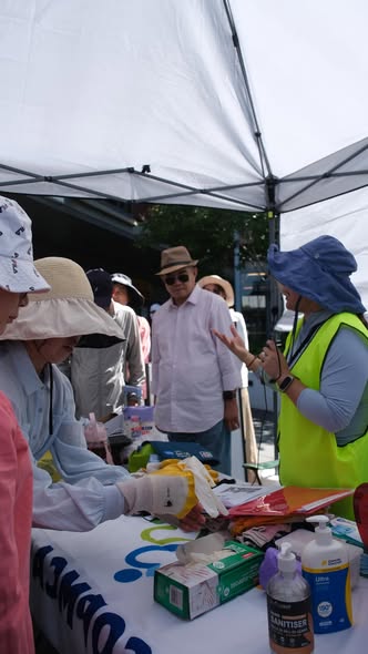 Clean Up Australia Day — Bennelong Bridge — photo 3